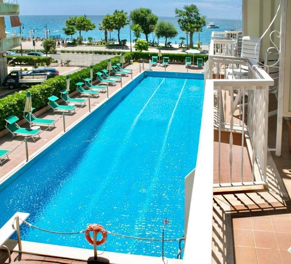 Costa Blue Villa Майори Екстериор снимка
